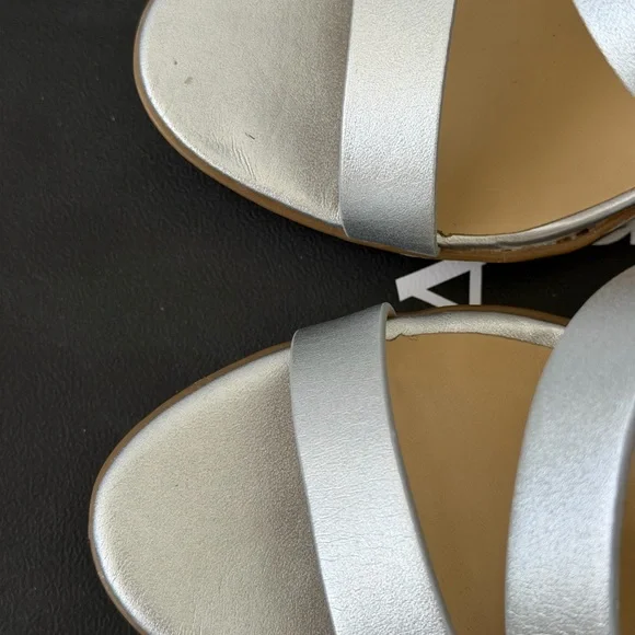 Naturalizer Heels Dee Silver Metallic Strappy Size 7W Wide Slingback - Picture 9 of 16